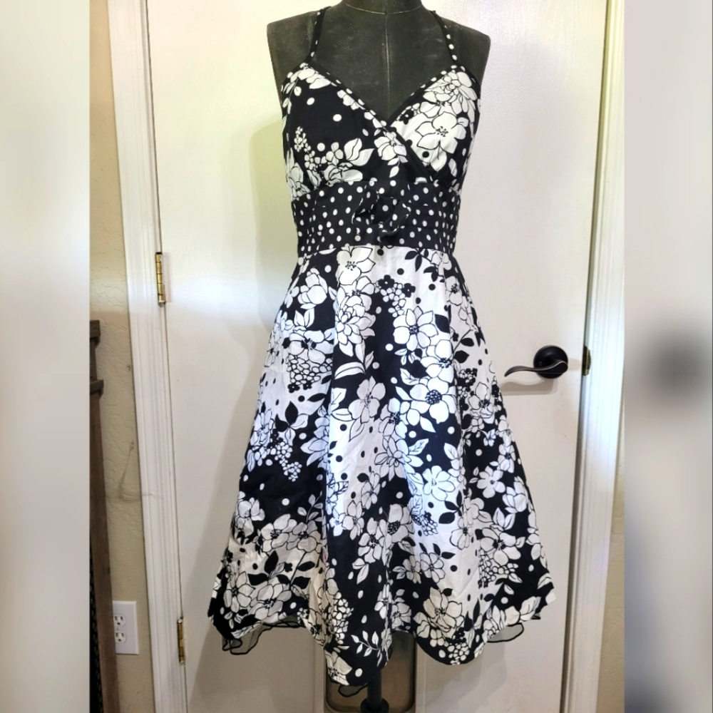 City Triangles black & white flower halter sundress, knee length. Size 13.
